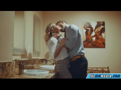 ❤️ Nalika pirang semok seduces sampeyan ing toilet umum Video jancok ing jv.myastro.top ❌❤
